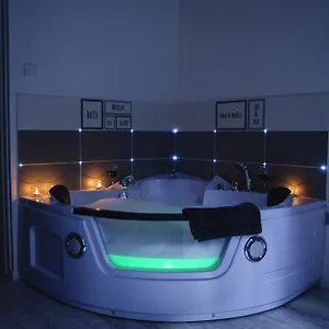 https://cracow-jacuzzi-apartments.krakowhotelspoland.com